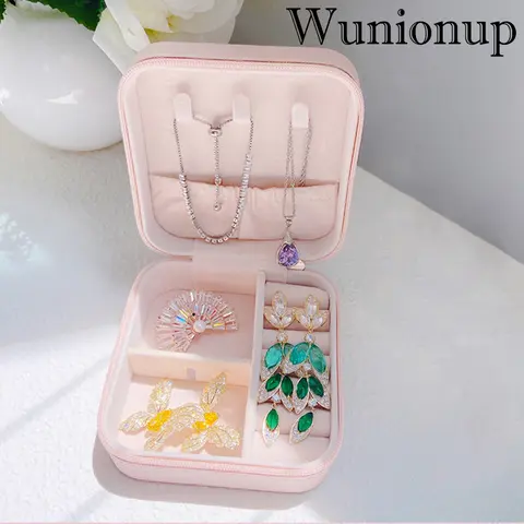 Mini jewelry travel case