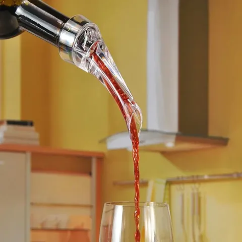 Wine aerator pourer